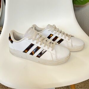 ✨ Adidas White Tortoise Shell Stripe Sneakers sz 6 | Street Style Low Tops